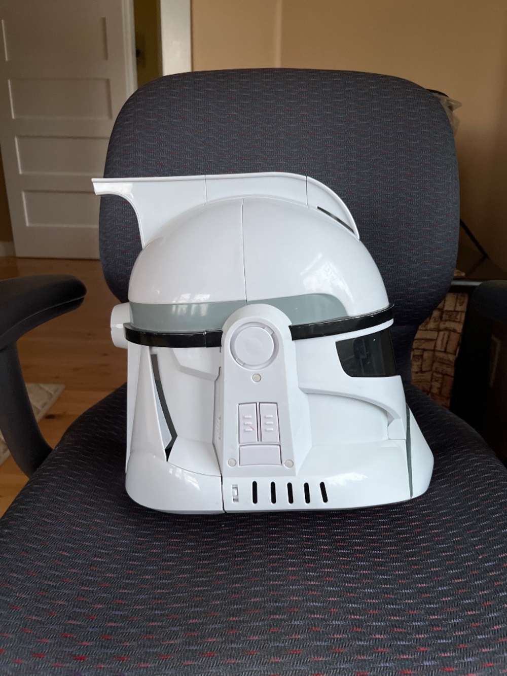Star Wars Stormtrooper Helmet - Picture 2 of 5